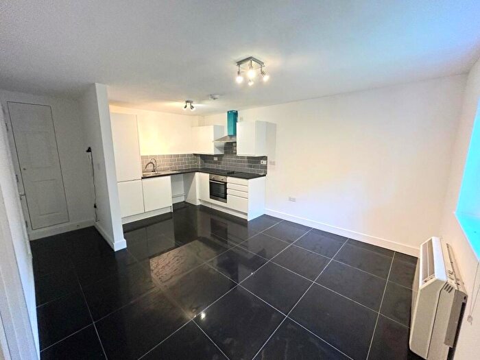 4 Bedroom Flat To Rent In Warren Avenue, Southampton, Hampshire, SO16