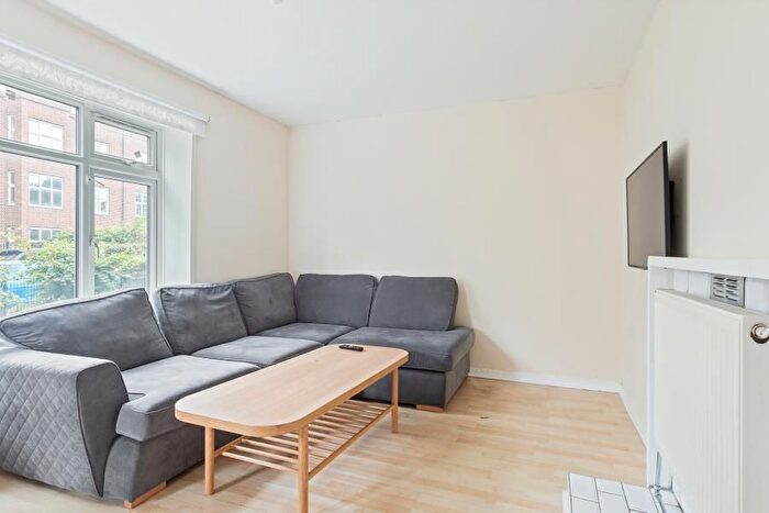 3 Bedroom Flat To Rent In Denmark Road, SE5