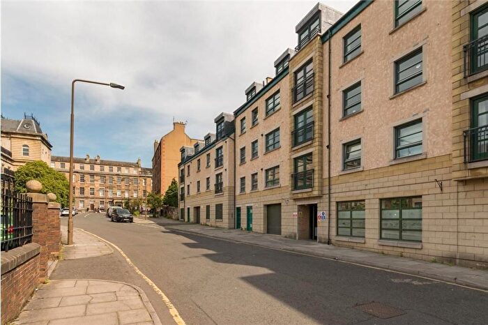 3 Bedroom Flat To Rent In , Henderson Place, Edinburgh, EH3