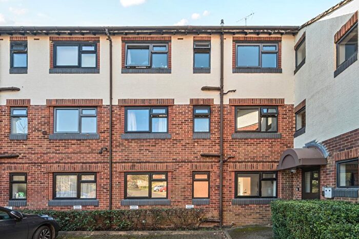 3 Bedroom Flat To Rent In Highmoor, Amersham, HP7