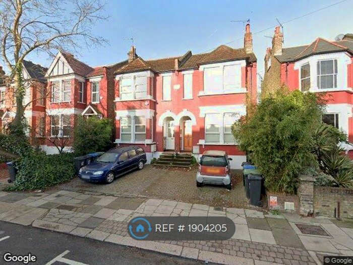 Studio To Rent In Warwick Road, London, N11