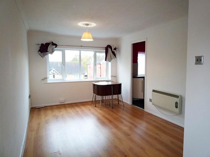 1 Bedroom Flat To Rent In Common Road, Langley, Slough, SL3