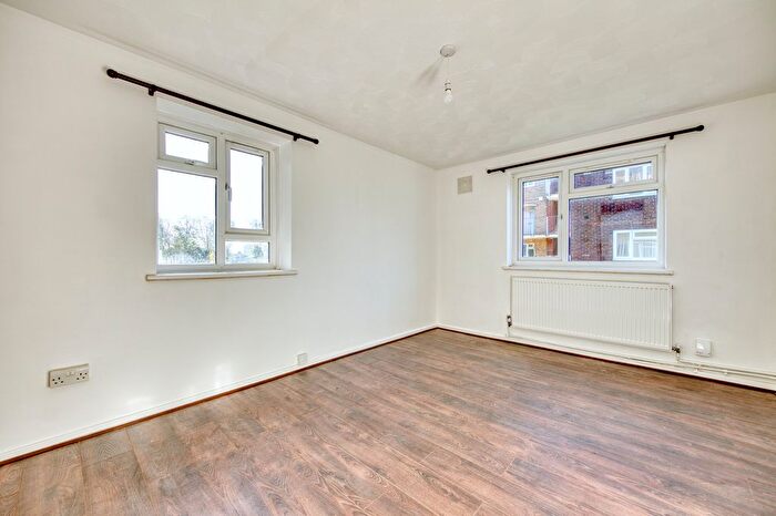 1 Bedroom Flat To Rent In Barrowfield Close, Edmonton, N9