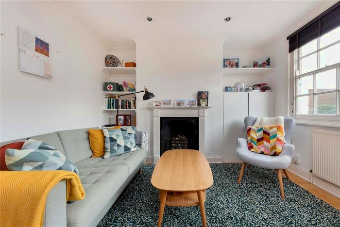 2 Bedroom Flat To Rent In Essex Road, Islington, N1