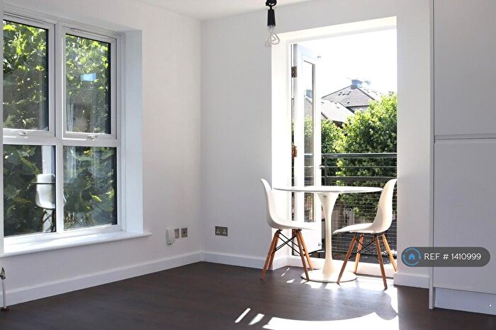 2 Bedroom Flat To Rent In Wesley Avenue, London, E16