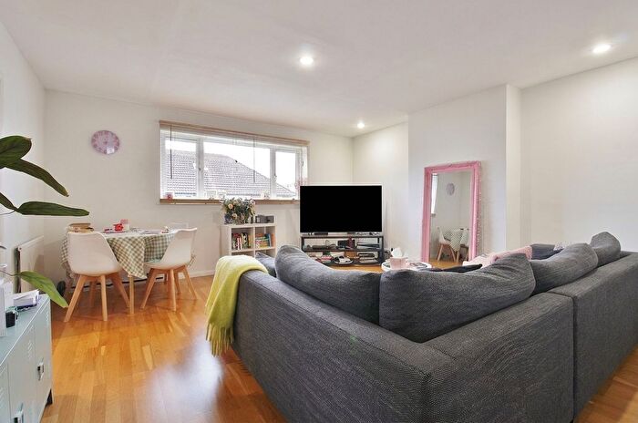 2 Bedroom Flat For Sale In Lismore Close, Isleworth, TW7