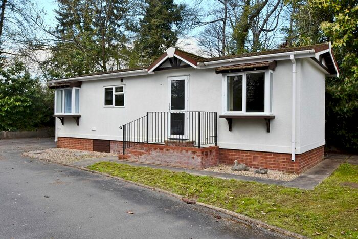 2 Bedroom Mobile/park Home To Rent In Long Pightle Park, Chandlers Lane, Chandlers Cross, Rickmansworth, WD3