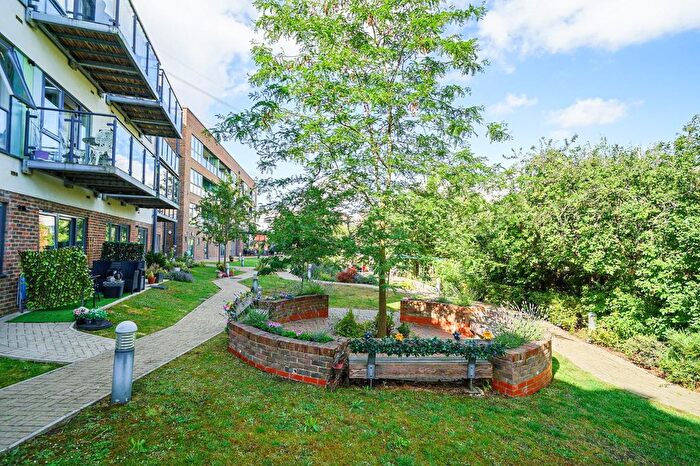 2 Bedroom Flat For Sale In Greenfields, Theedway, Leighton Buzzard, LU7