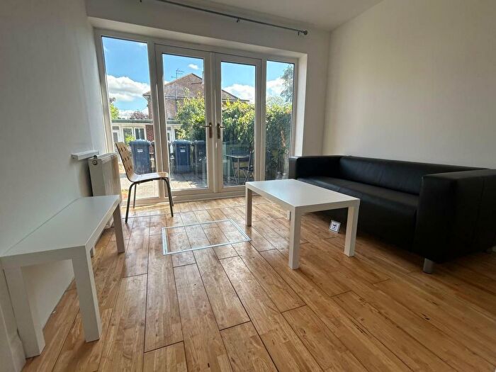Apartment To Rent In Stanmore, Harrow, HA8
