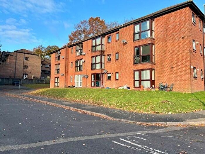 2 Bedroom Flat To Rent In Yeovil Close, Farnborough, Hampshire, GU14