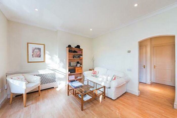 2 Bedroom Apartment To Rent In Daventry Street, Marylebone, London, NW1