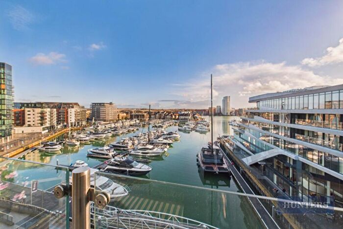 2 Bedroom Flat To Rent In Alexandra Wharf, Maritime Walk, Ocean Village, SO14