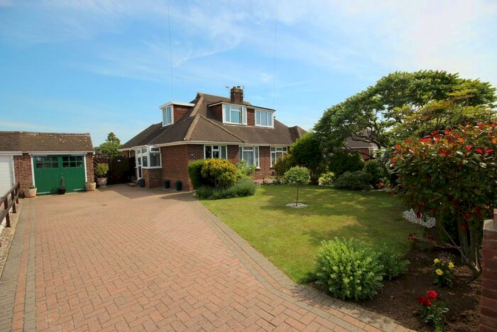 2 Bedroom Bungalow To Rent In Poplar Grove, Allington, ME16