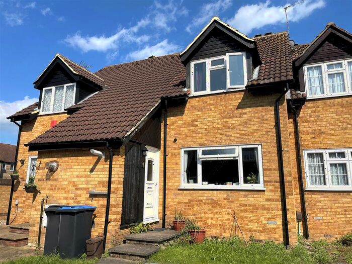 1 Bedroom Flat To Rent In Mahon Close, Enfield, EN1