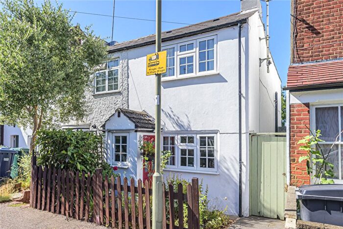 2 Bedroom End Terrace House To Rent In Calvert Road, Barnet, EN5