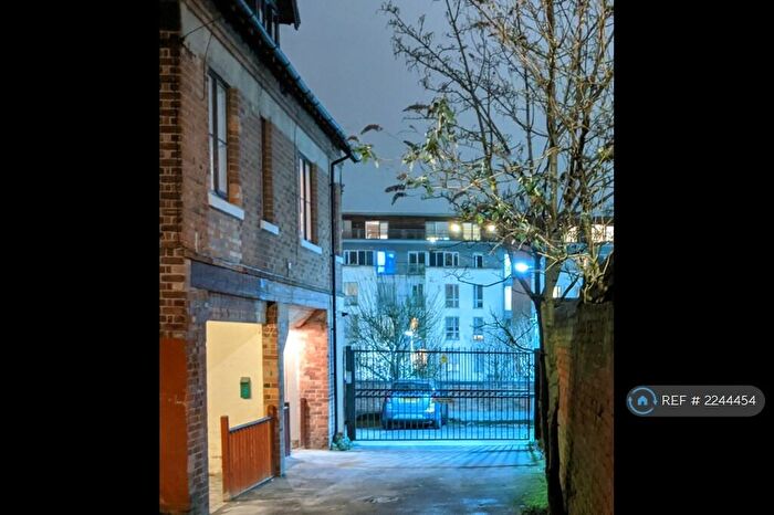 3 Bedroom Semi-Detached House To Rent In Coach House, Nottingham, NG1