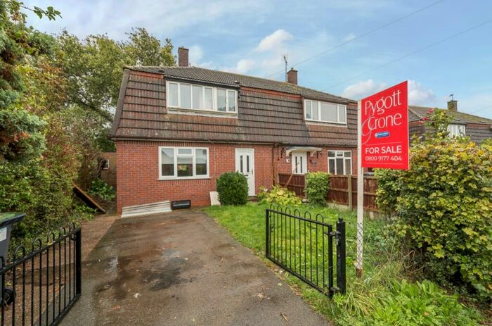 3 Bedroom Semi-Detached House For Sale In Highfields Rise, Metheringham, LN4