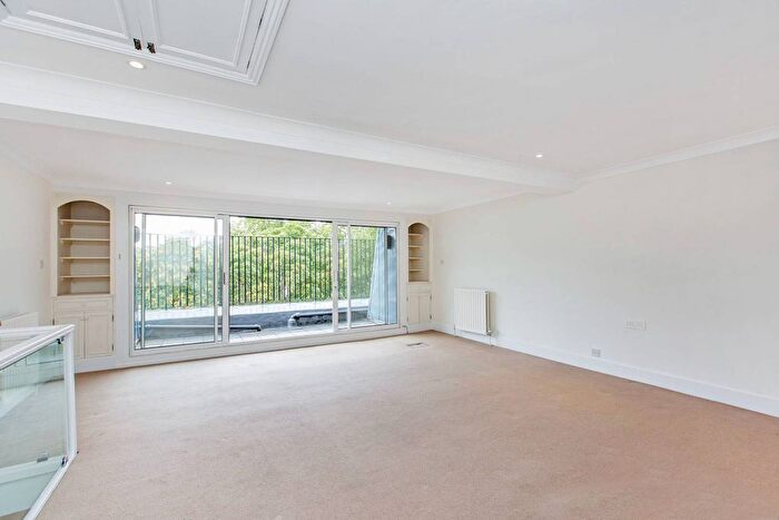 4 Bedroom Maisonette For Sale In St Georges Square, Pimlico, London, SW1V