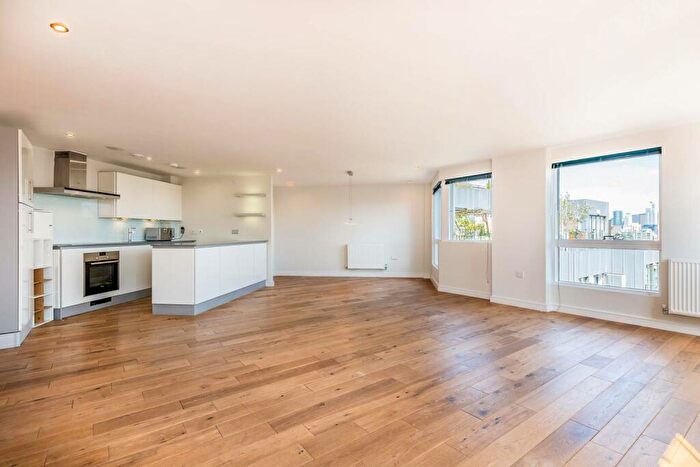 3 Bedroom Flat To Rent In Seren Park Gardens, Blackheath, London, SE3