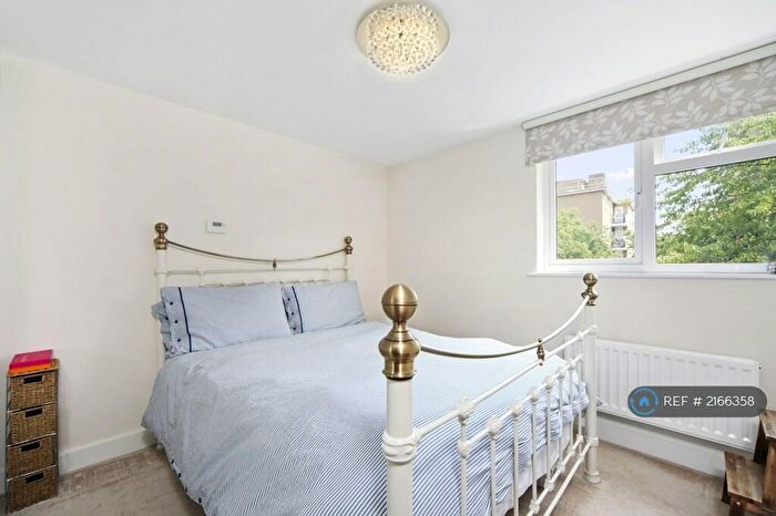 3 Bedroom Flat To Rent In Limerick Close, London, SW12