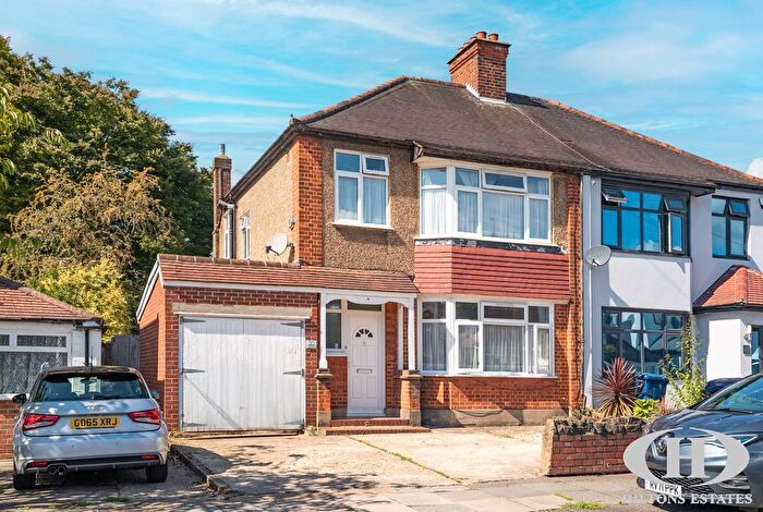 3 Bedroom Semi-detached House For Sale In Dorset Avenue, Norwood Green, UB2