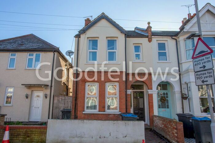 1 Bedroom Flat To Rent In Albemarle Gardens, New Malden, KT3