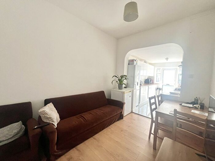 6 Bedroom Terraced House To Rent In Undine Street, London, SW17