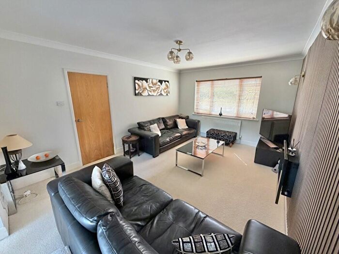 4 Bedroom Detached House For Sale In Upton Way, Broadstone, BH18 - Photo 8