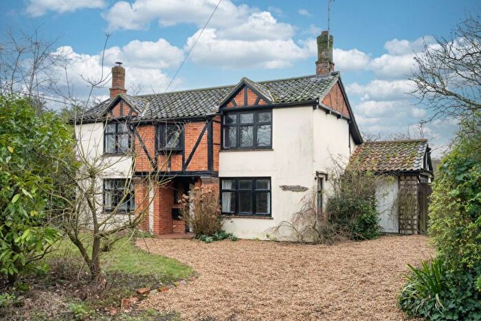 4 Bedroom Detached House For Sale In New Lane, Mattishall, NR20