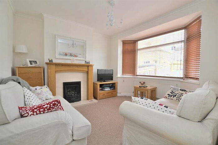 3 Bedroom Semi-Detached House To Rent In Derwent Avenue, Headington, Oxford, OX3