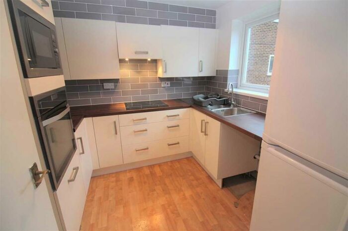 2 Bedroom Apartment To Rent In Bedroom First Floor Flat - Lupin Drive, CM1