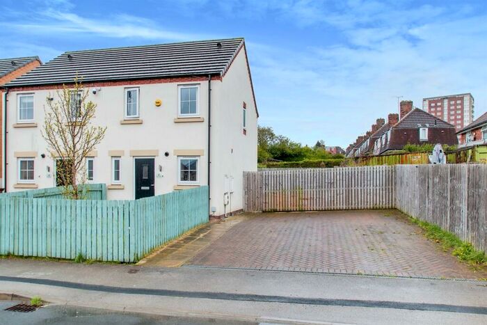 2 Bedroom House To Rent In Oak Tree Place, Leeds, LS9