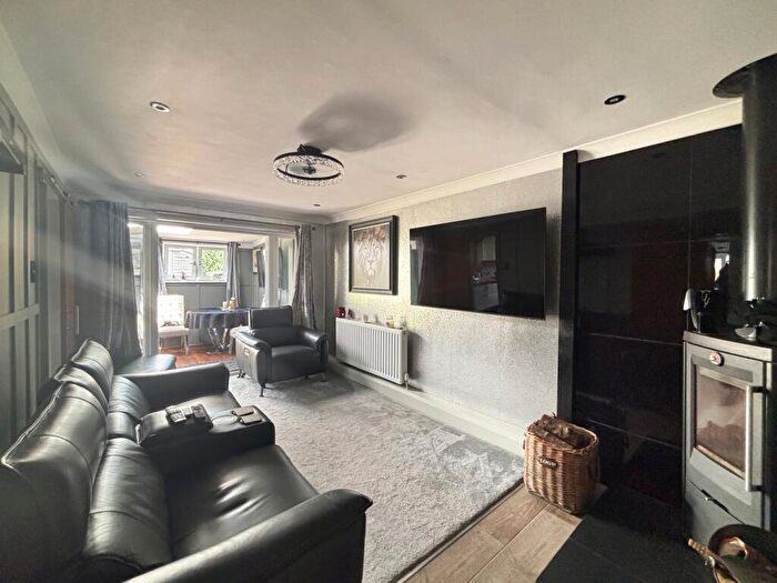 2 Bedroom Bungalow For Sale In Dover Road, Brightlingsea, Colchester, CO7