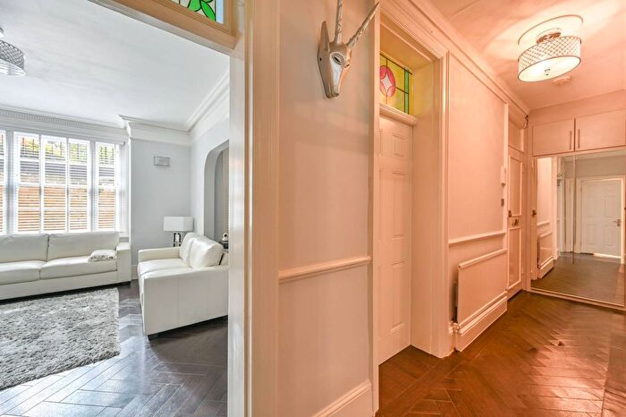 2 Bedroom Flat For Sale In Pitt Street, Kensington, London, W8