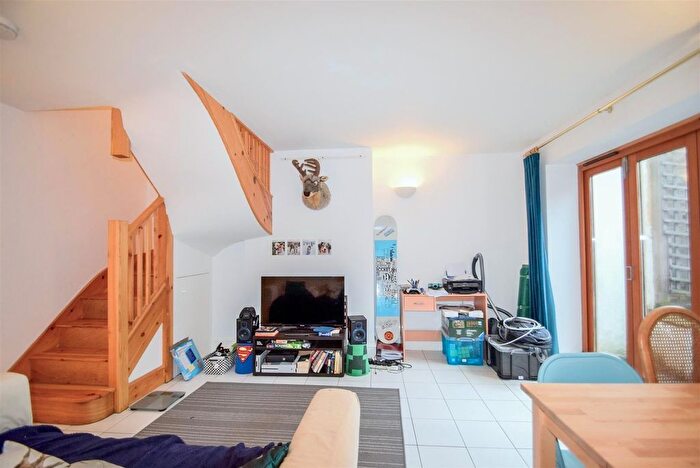 1 Bedroom Flat To Rent In Newington Green Road, London, N1