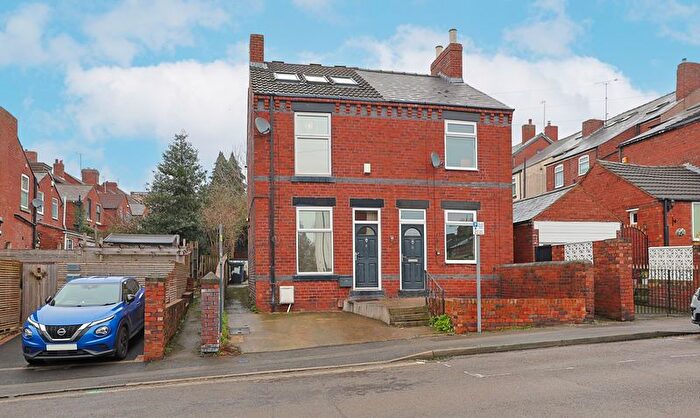 3 Bedroom Semi Detached House For Sale In Albion Road, Chesterfield, S40