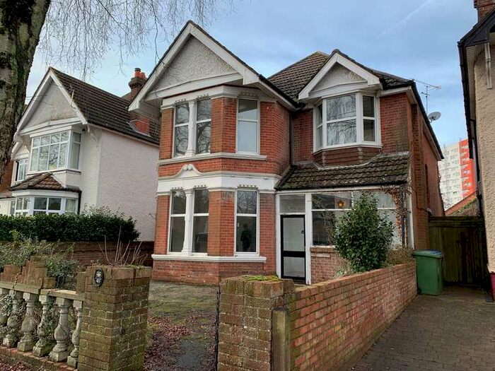 1 Bedroom House To Rent In 40 Shirley Avenue Southampton, SO15