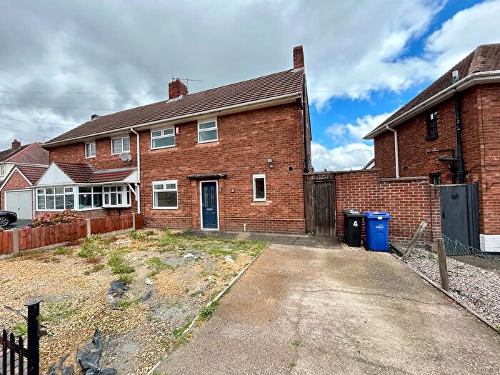 3 Bedroom Semi Detached House To Rent In Newland Grove, Dudley, DY2