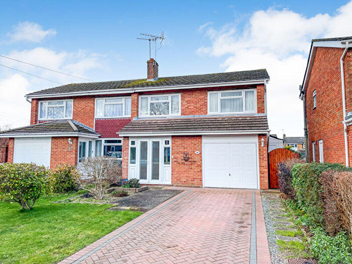 3 Bedroom Semi Detached House For Sale In Barton Drive, Hedge End, SO30