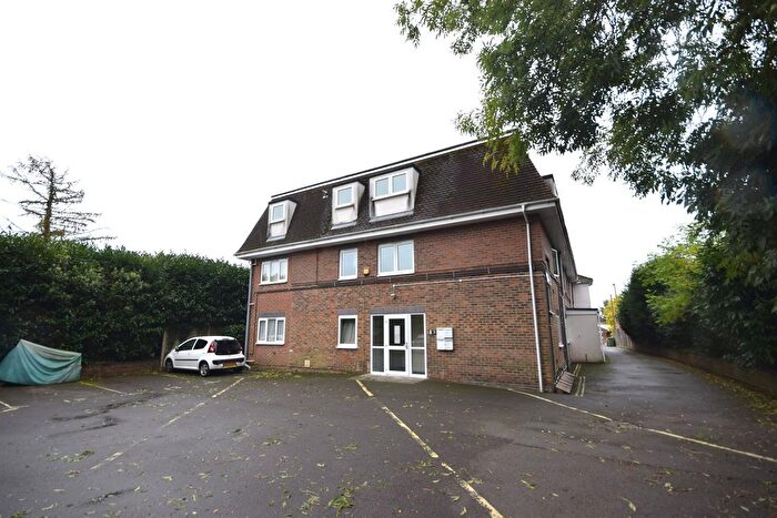 2 Bedroom Flat To Rent In Flat, Station Road, Netley, Hampshire, SO31
