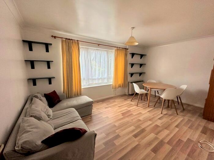 1 Bedroom Flat To Rent In Wood Street, Barnet, EN5