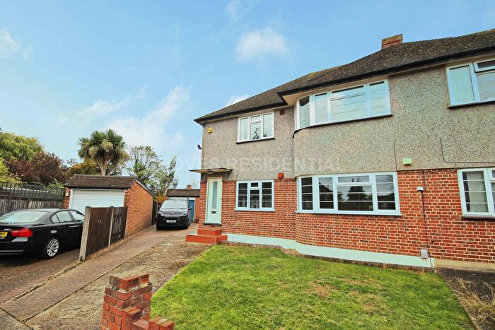 2 Bedroom Maisonette To Rent In Field Place, New Malden, KT3