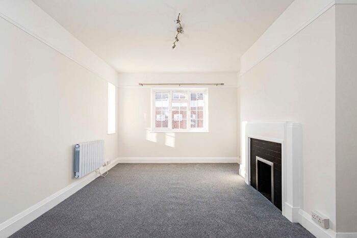 1 Bedroom Flat To Rent In Danescroft, Brent Street, Hendon, NW4