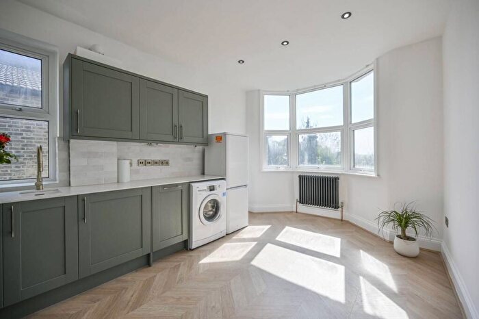 2 Bedroom Flat For Sale In Keston Road, Tottenham, London, N17