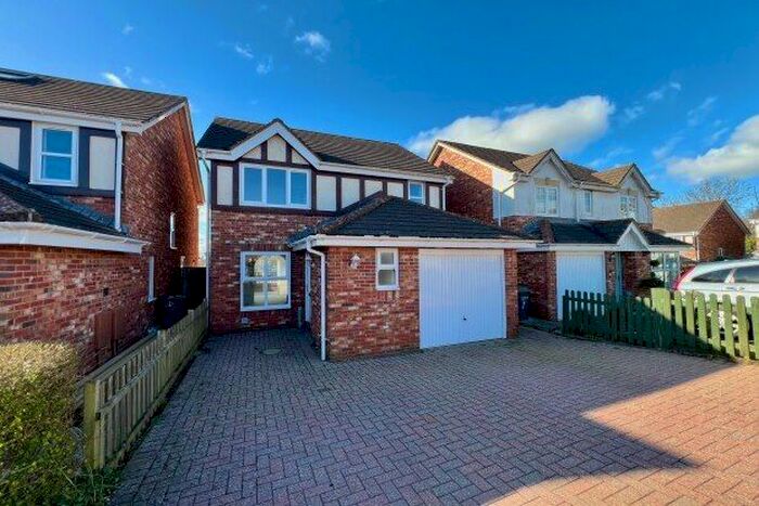 3 Bedroom Property To Rent In Lanhydrock Close, Paignton, TQ3