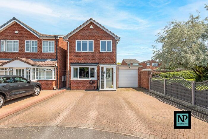 3 Bedroom Detached House For Sale In Rowan Close, Kingsbury, B78