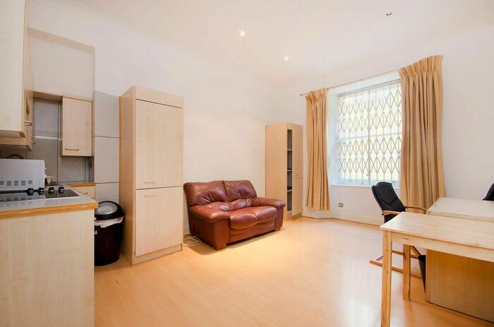2 Bedroom Flat To Rent In Queens Gate, South Kensington, London, SW7