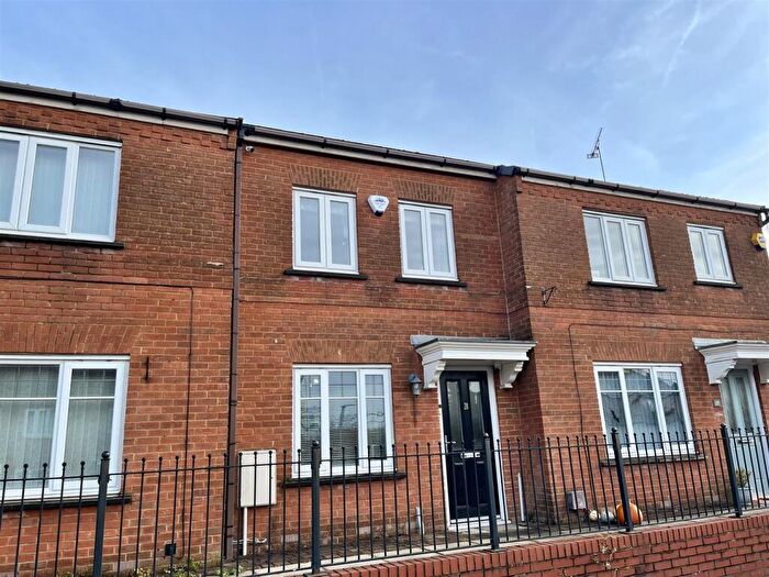2 Bedroom Terraced House For Sale In Lower Carrs, Ashton-under-lyne, OL6