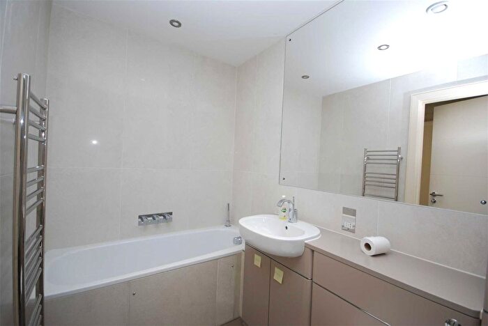 1 Bedroom Flat To Rent In High Street, Teddington, TW11