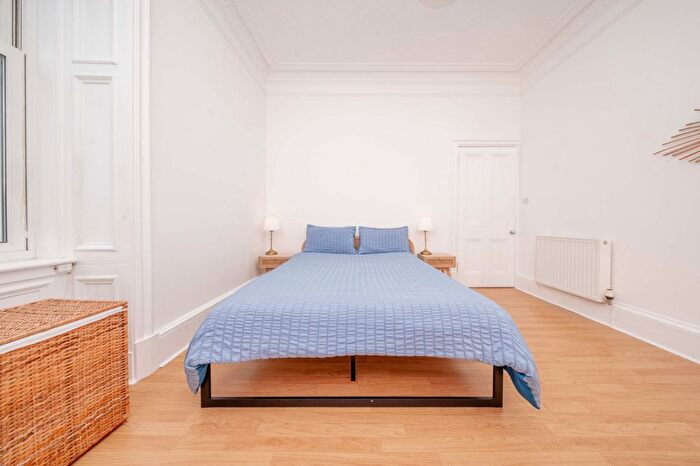 1 Bedroom Flat To Rent In Mcdonald Road, Edinburgh, EH7